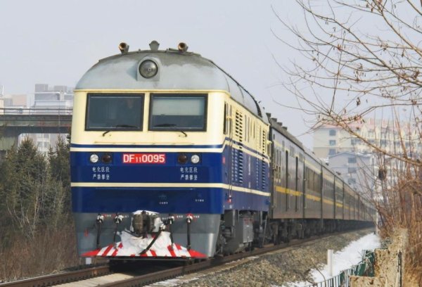 免费炒股配资 沈阳首发！沈铁假日号变“移动酒店”，每间房都能洗澡，首发上座率达95%